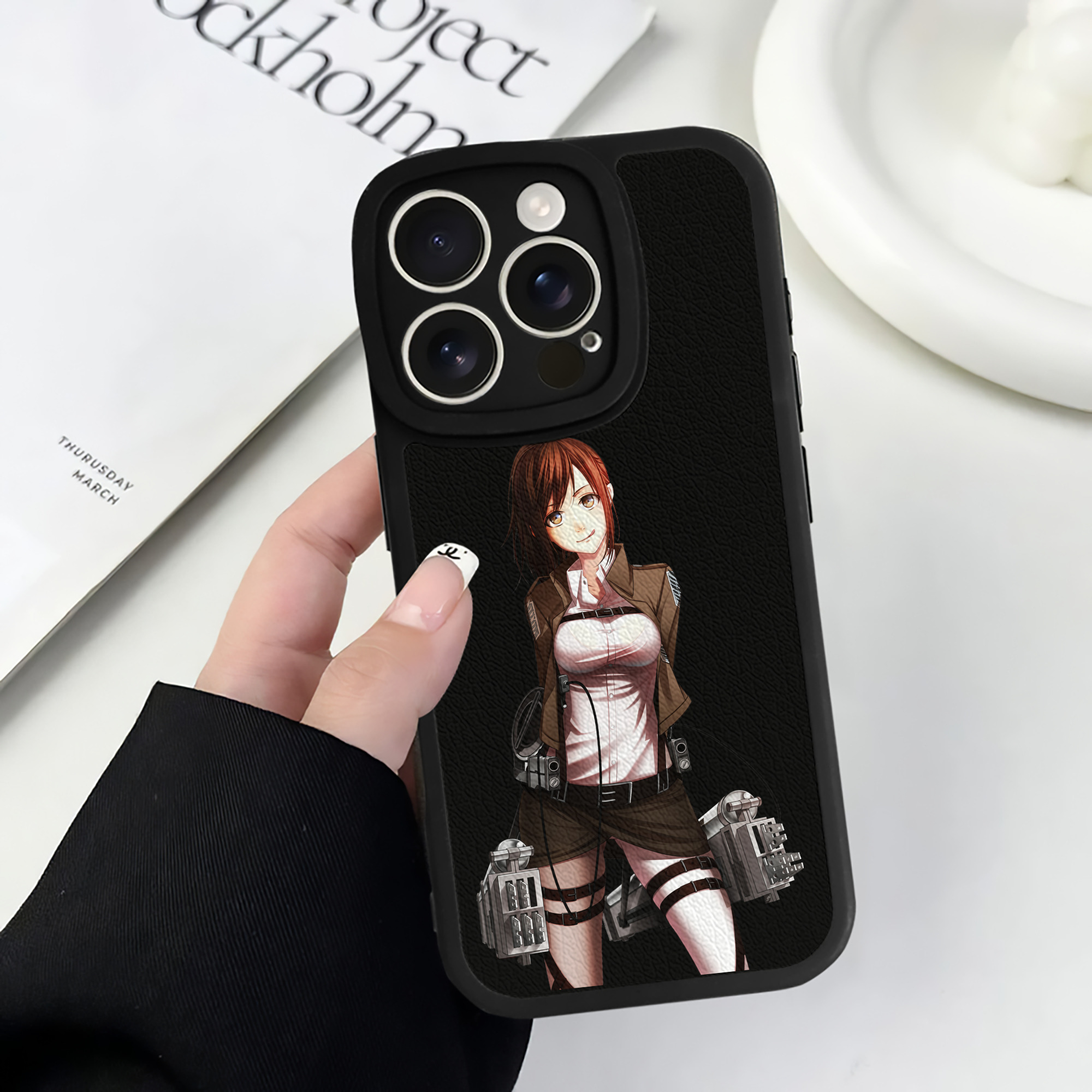 （画像用） 進撃の巨人 サシャ·ブラウス Attack on Titan Sasha Blaus 【iPhone 16シリーズ対応】シリコンスマホケース（レザー調） 材質：シリコン